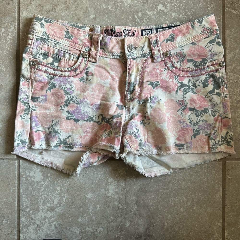 Miss Me Floral Women's Shorts - Pink and Gray